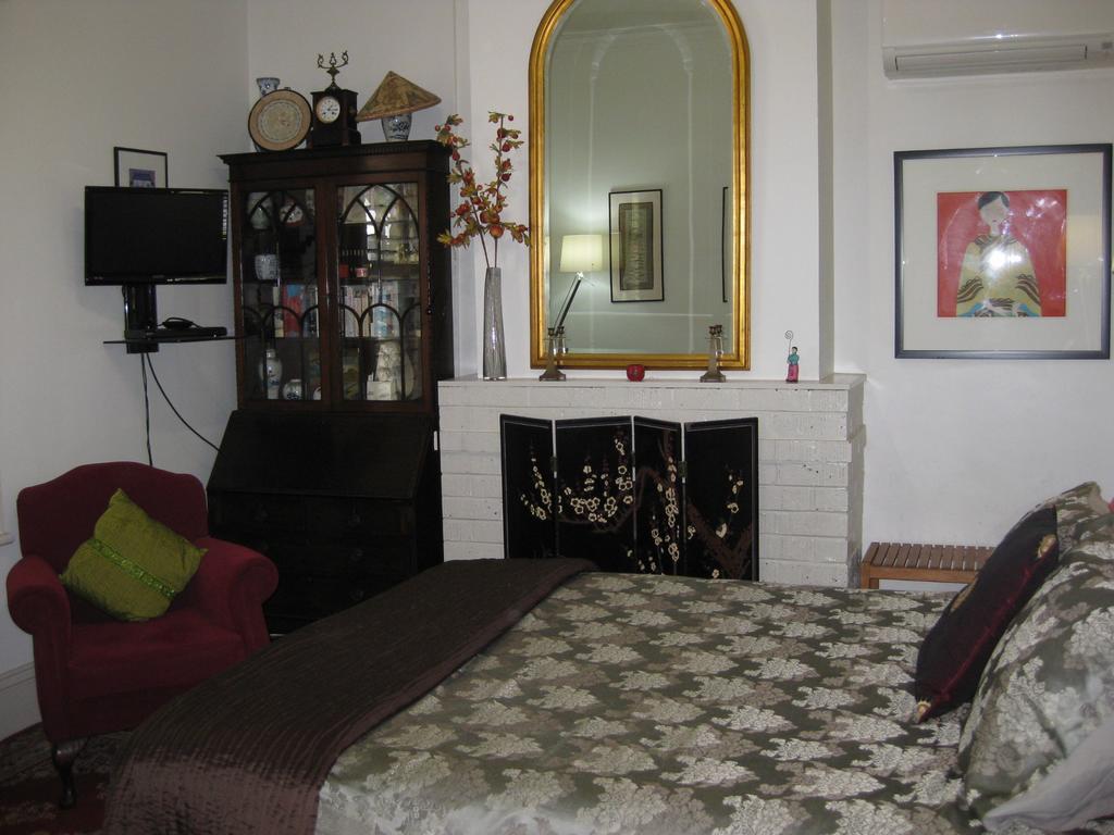 Three Chimneys Bed And Breakfast Boutique Guest House Albany Room photo