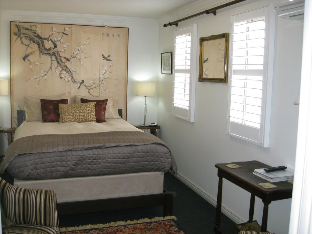 Three Chimneys Bed And Breakfast Boutique Guest House Albany Room photo