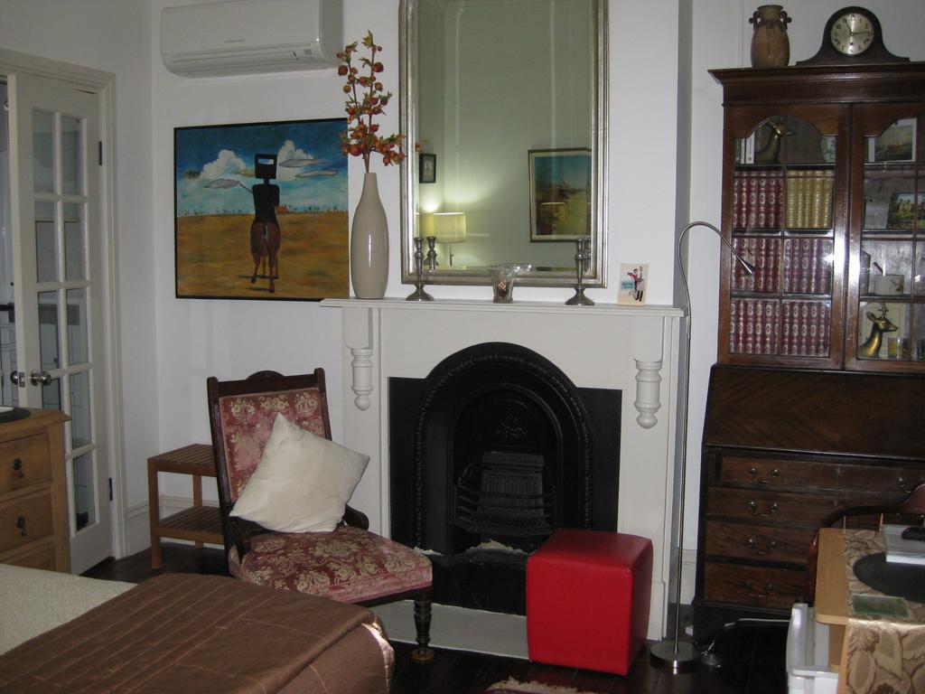 Three Chimneys Bed And Breakfast Boutique Guest House Albany Room photo