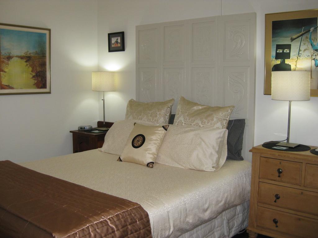 Three Chimneys Bed And Breakfast Boutique Guest House Albany Room photo