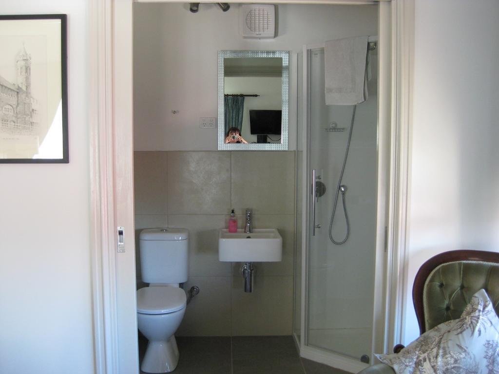 Three Chimneys Bed And Breakfast Boutique Guest House Albany Room photo